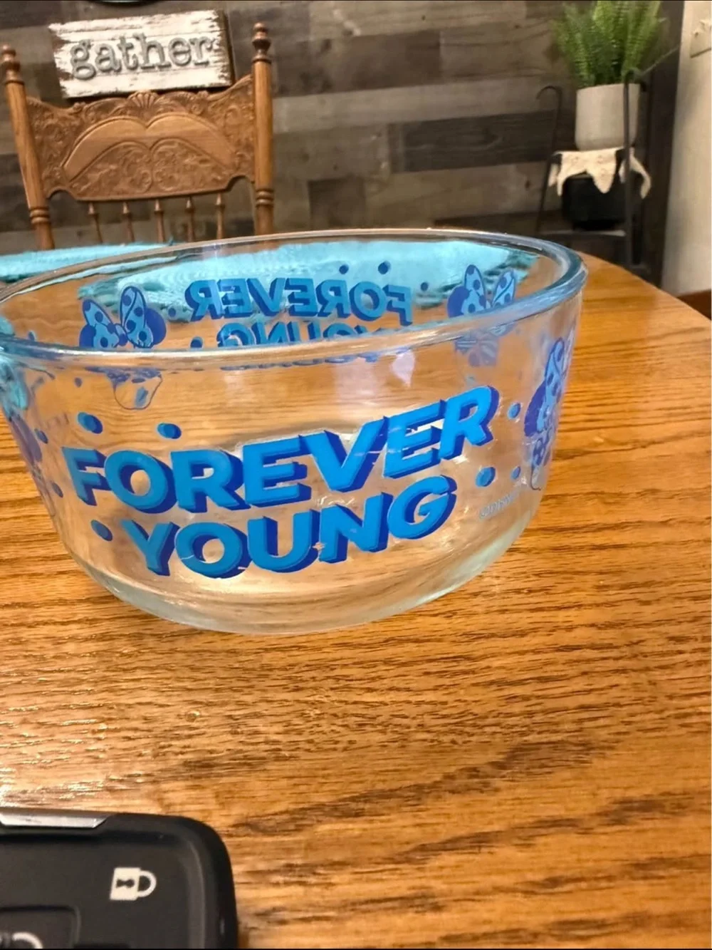 Pyrex’s Disney Blue Minnie Mouse Glass Serving Bowl with Polka Dot Accents
